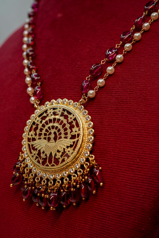 Dancing Peafowl Set - An Exquisite Ensemble of Elegance and Intricacy