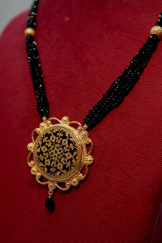 Royal Noir Bloom – Thewa Onyx Glass Pendant Set