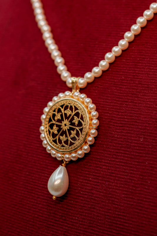 Radiant Pearl Drop Thewa Set