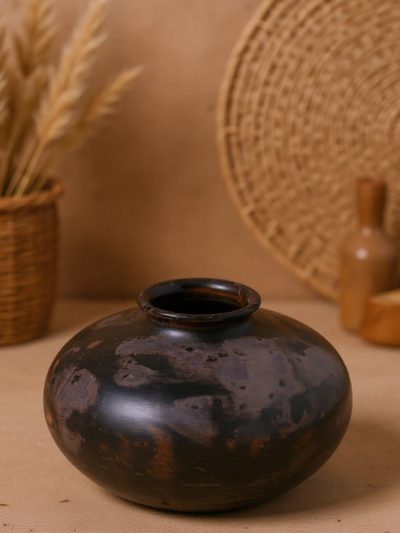 Midnight Ember Terracotta Pot – Traditional Craft Design