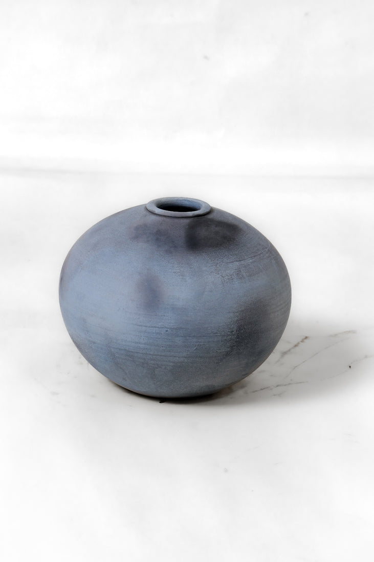 Moon Mist Vase – Traditional Terracotta Art for Home Décor