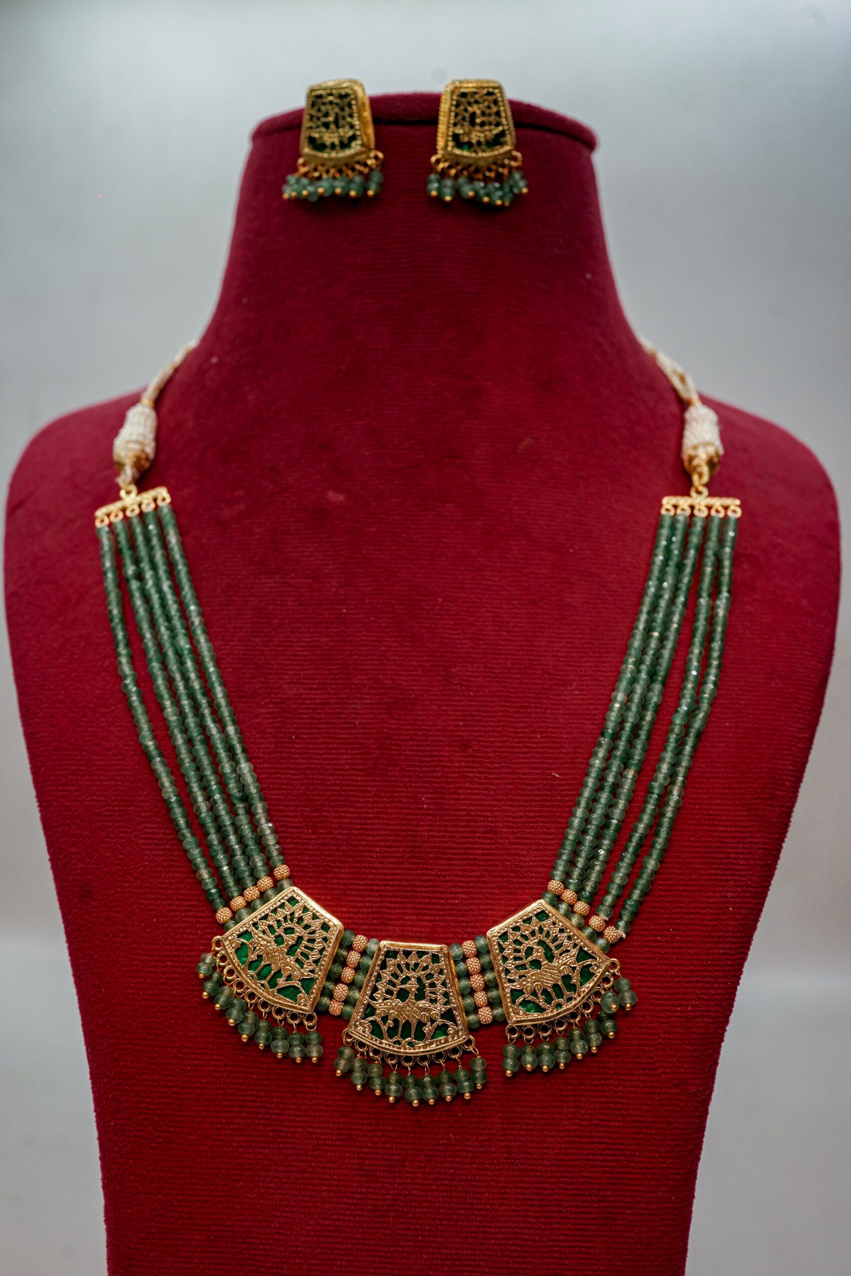 Royal Noor-e-Zamaneh Thewa Pendant Necklace Design