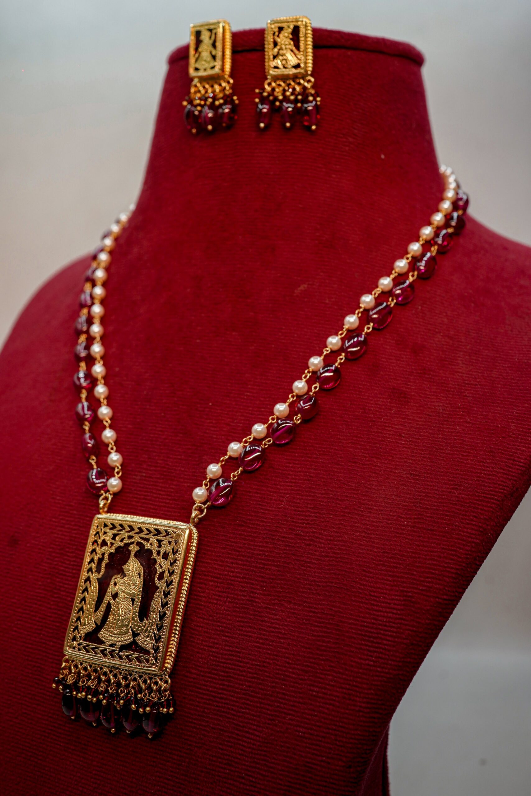 Regal Rani Thewa Queen Portrait Necklace Set – Handcrafted Jewellry