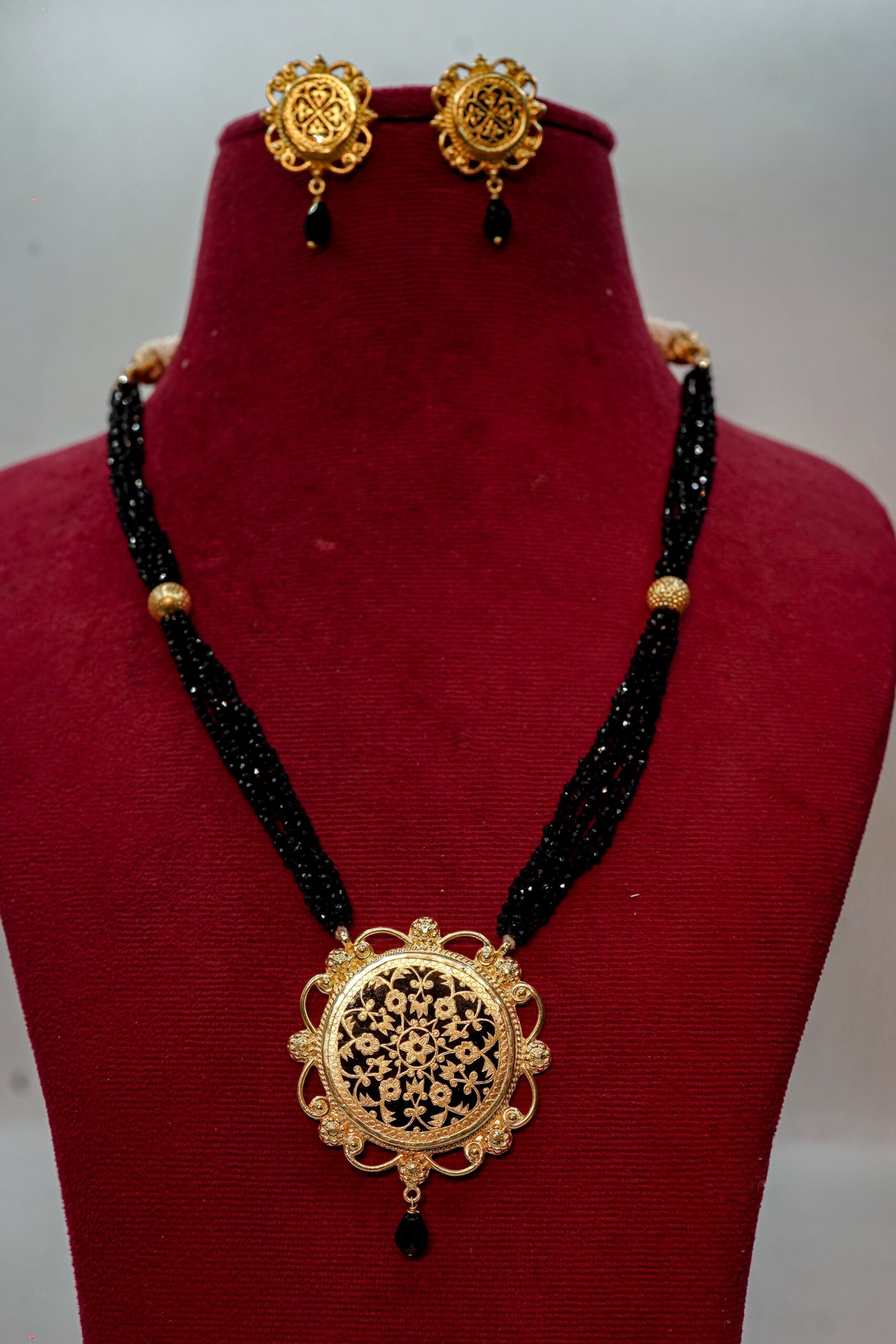 Royal Radiant Pearl Drop Thewa Jewellry Set
