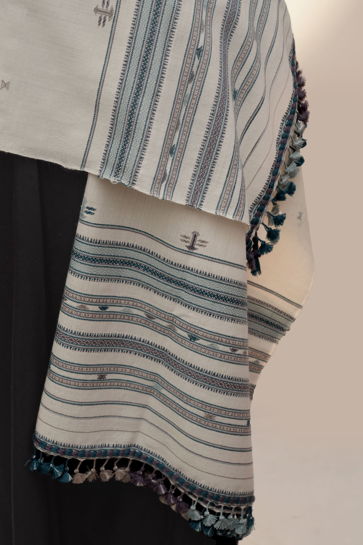 Snowfield Jalbooti | Wool Handwoven Kutch Shawl