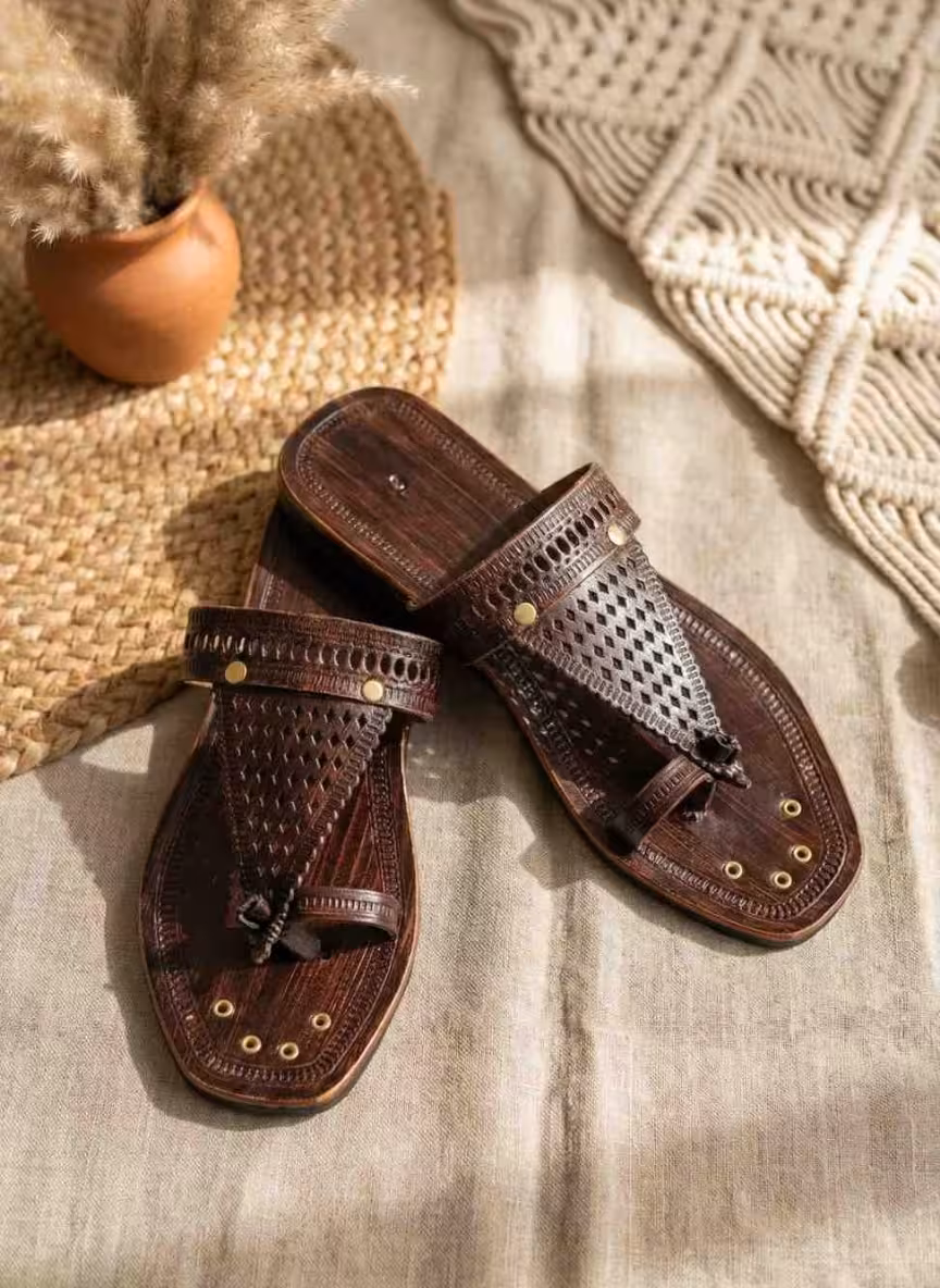 Noir Texture Kolhapuri Chappals | Heritage Edition